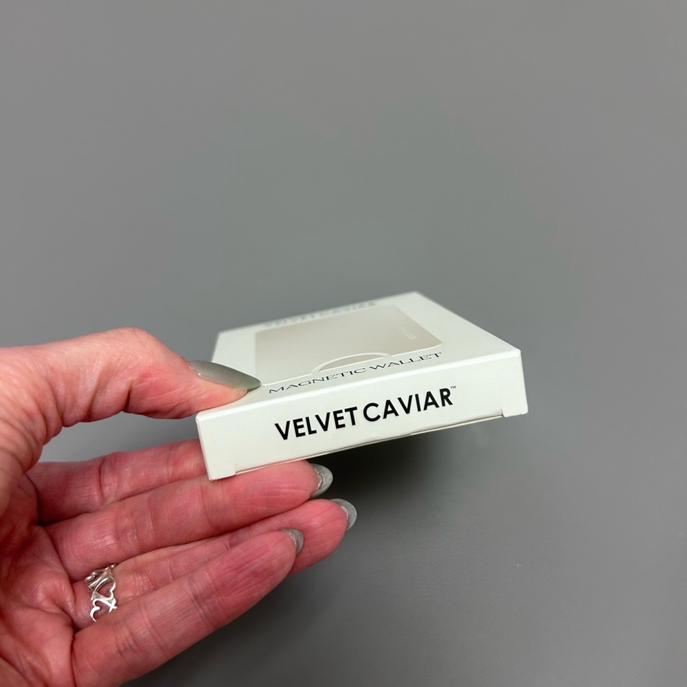 Velvet Caviar Blueberry Baby MagSafe Wallet - Picture 4 of 9